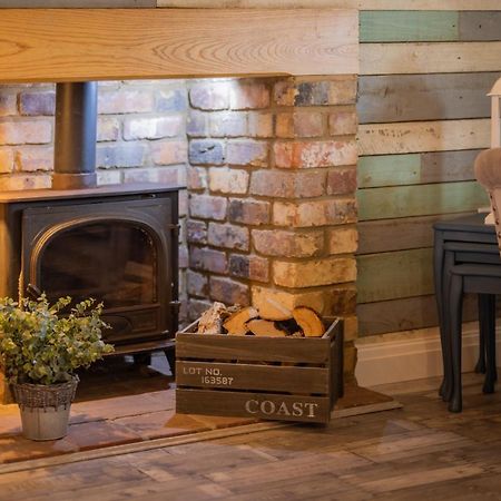 Den Of Joy Humberston Fitties Sleeps 6,Hot Tub,Log Burner Βίλα Κλίθορπς Εξωτερικό φωτογραφία