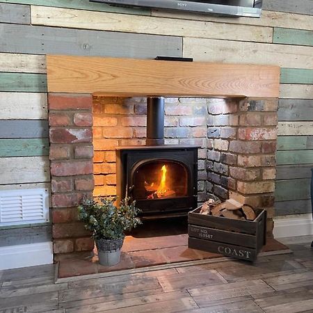 Den Of Joy Humberston Fitties Sleeps 6,Hot Tub,Log Burner Βίλα Κλίθορπς Εξωτερικό φωτογραφία