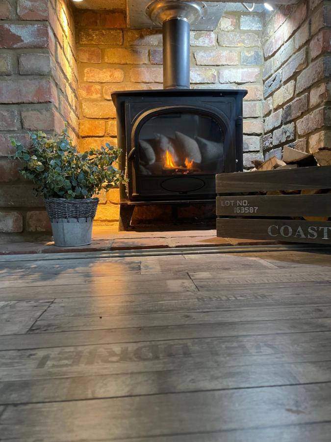Den Of Joy Humberston Fitties Sleeps 6,Hot Tub,Log Burner Βίλα Κλίθορπς Εξωτερικό φωτογραφία