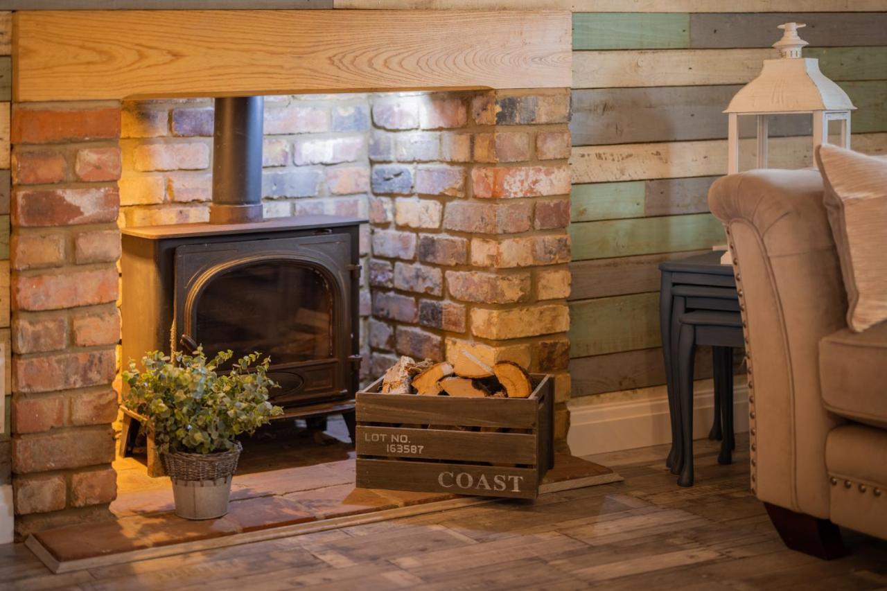 Den Of Joy Humberston Fitties Sleeps 6,Hot Tub,Log Burner Βίλα Κλίθορπς Εξωτερικό φωτογραφία