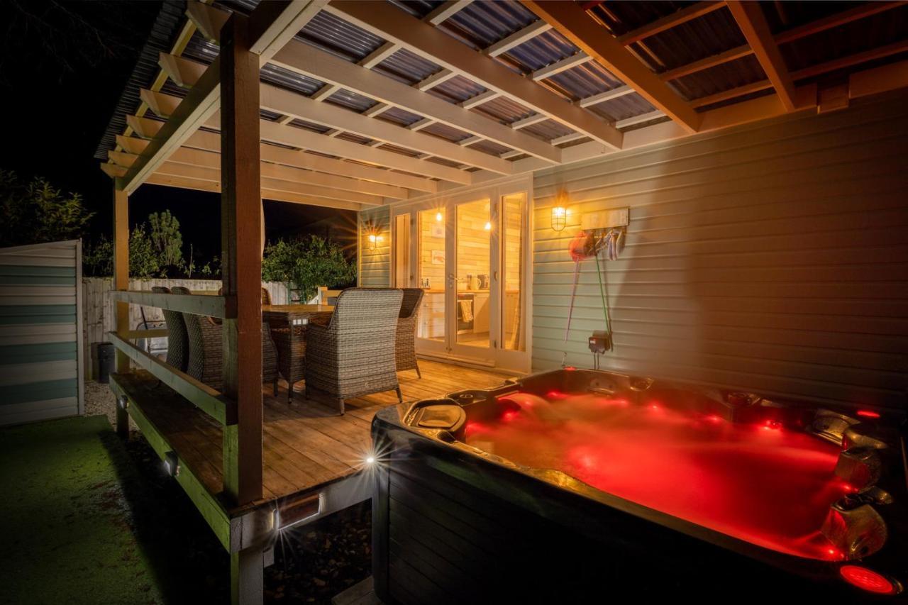 Den Of Joy Humberston Fitties Sleeps 6,Hot Tub,Log Burner Βίλα Κλίθορπς Εξωτερικό φωτογραφία