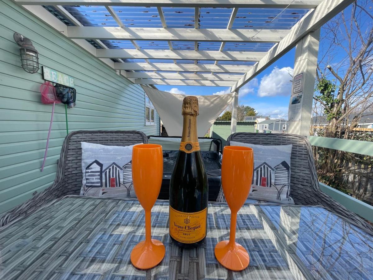 Den Of Joy Humberston Fitties Sleeps 6,Hot Tub,Log Burner Βίλα Κλίθορπς Εξωτερικό φωτογραφία