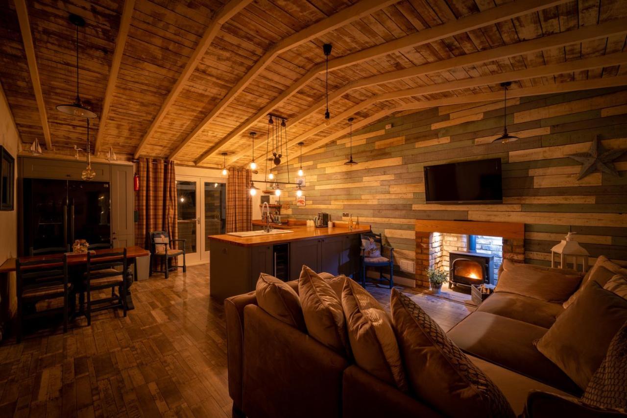 Den Of Joy Humberston Fitties Sleeps 6,Hot Tub,Log Burner Βίλα Κλίθορπς Εξωτερικό φωτογραφία