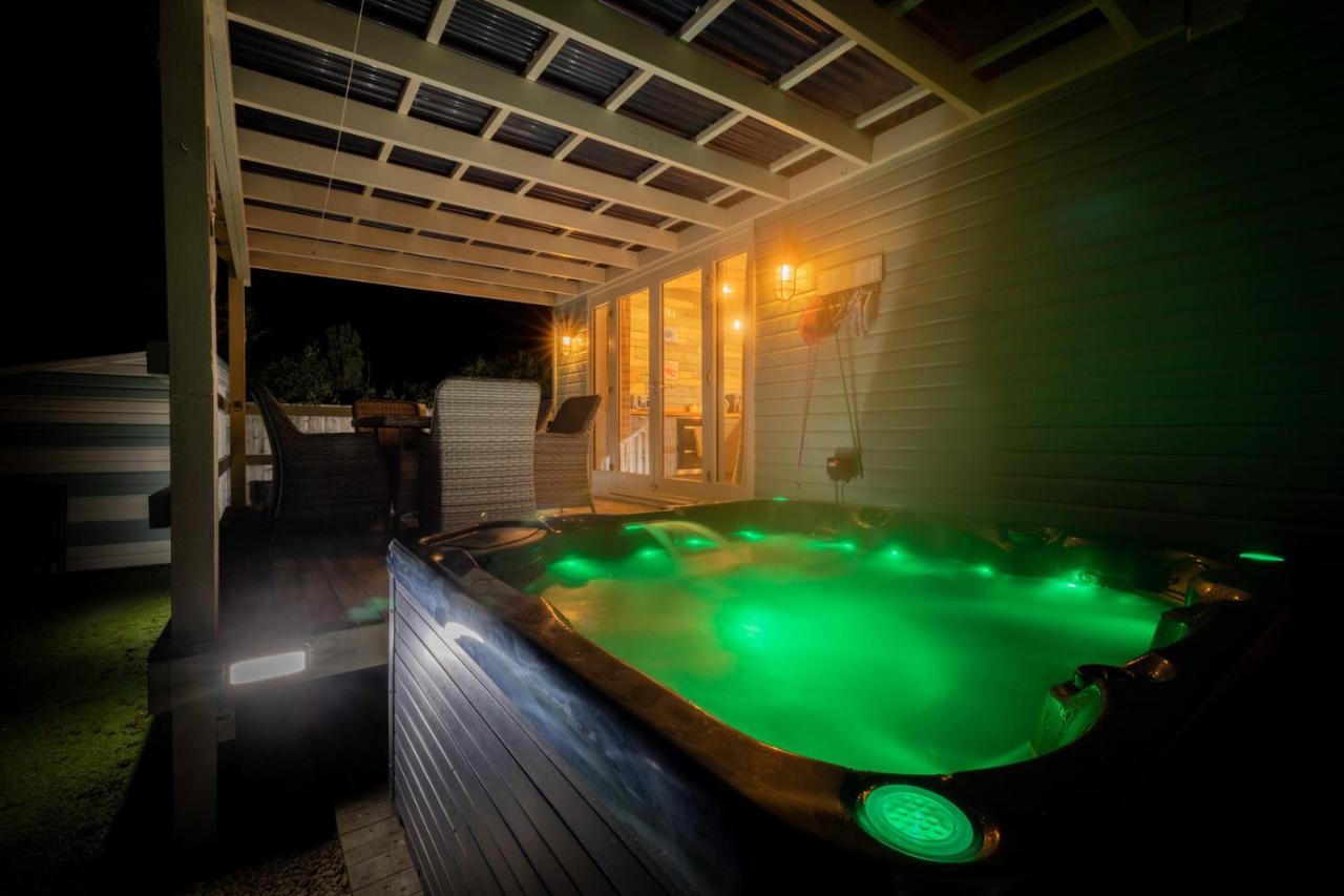 Den Of Joy Humberston Fitties Sleeps 6,Hot Tub,Log Burner Βίλα Κλίθορπς Εξωτερικό φωτογραφία