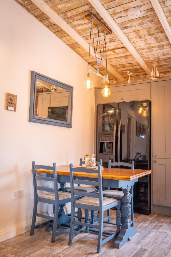 Den Of Joy Humberston Fitties Sleeps 6,Hot Tub,Log Burner Βίλα Κλίθορπς Εξωτερικό φωτογραφία