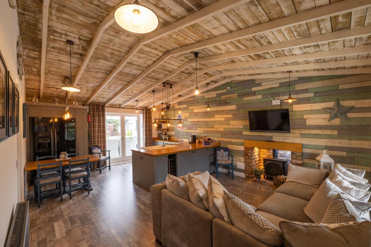 Den Of Joy Humberston Fitties Sleeps 6,Hot Tub,Log Burner Βίλα Κλίθορπς Εξωτερικό φωτογραφία